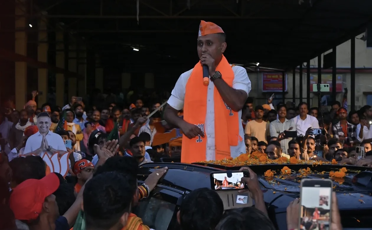 Addressing Supporters at Public Meeting