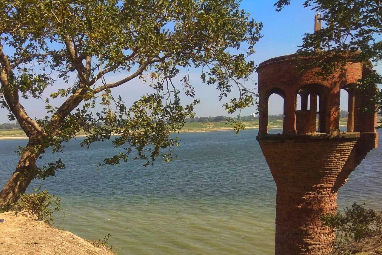 Ramrekha Ghat watchtower on Ganges